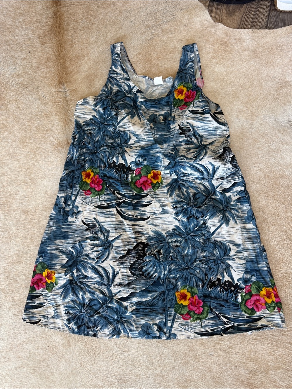 Women’s vintage Hawaiian dress size large made in the USA